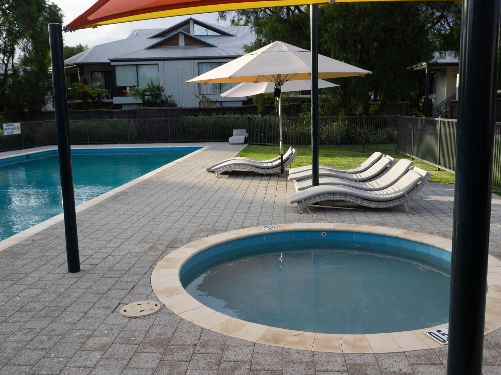 Fortyone - Oceanside Retreat บัสเซลตัน ภายนอก รูปภาพ